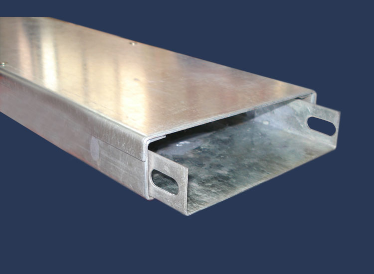 Raceway With Folded Cover